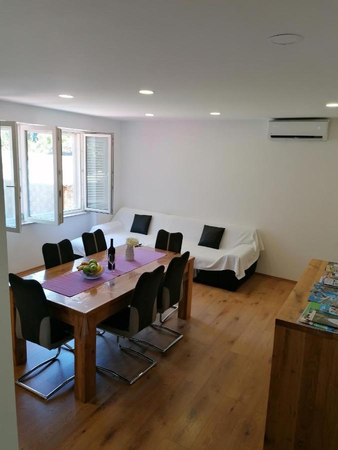 Apartment "B" 50 M From The Beach Zadar Exterior photo