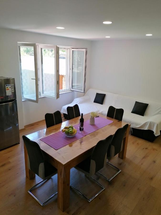 Apartment "B" 50 M From The Beach Zadar Exterior photo